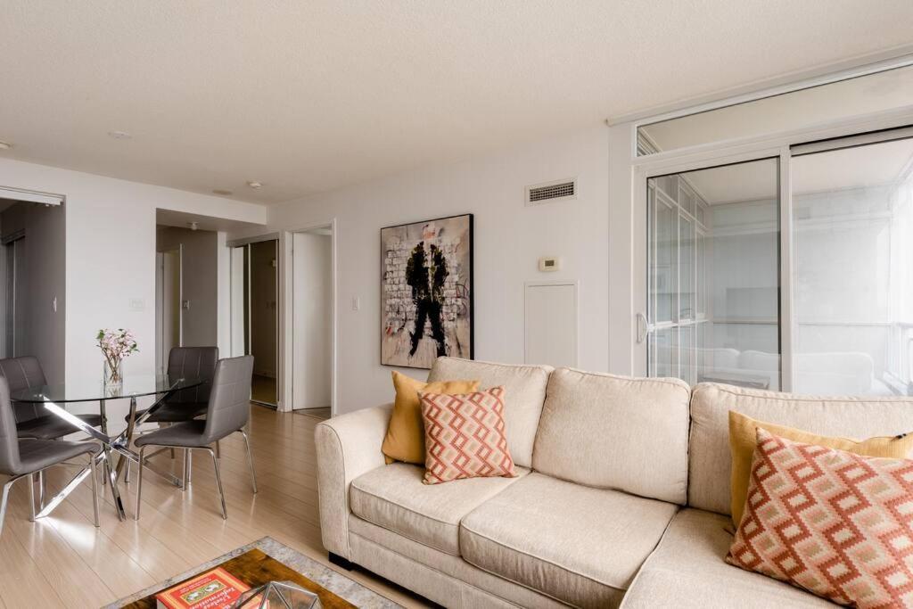 טורונטו Stylish Downtown Lakeview Condo - One Free Parking מראה חיצוני תמונה