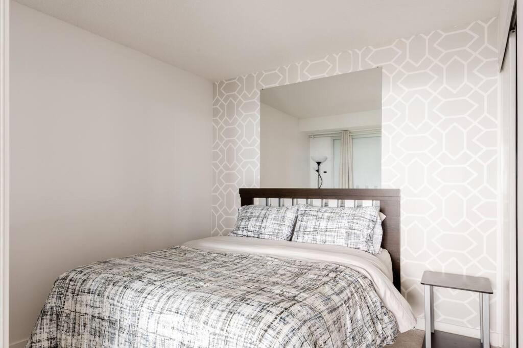טורונטו Stylish Downtown Lakeview Condo - One Free Parking מראה חיצוני תמונה